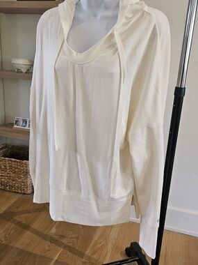 ALO Yoga Cream Lightweight Hooded Sweater